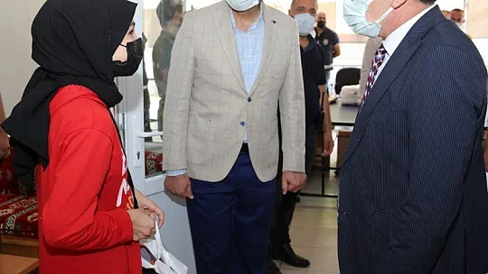 Çocuklara polis şefkati