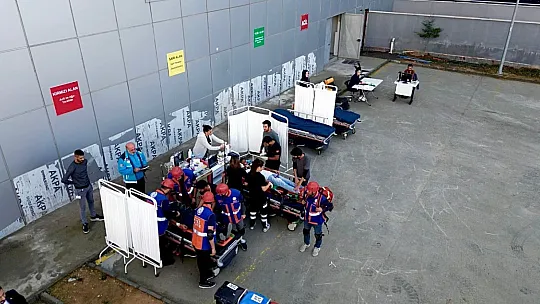 Depremlerle yıkılan Malatya'da deprem tatbikatı gerçeği aratmadı