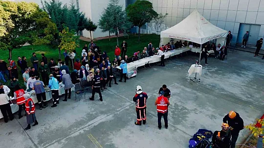 Depremlerle yıkılan Malatya'da deprem tatbikatı gerçeği aratmadı