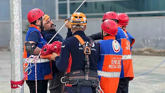 Depremlerle yıkılan Malatya'da deprem tatbikatı gerçeği aratmadı