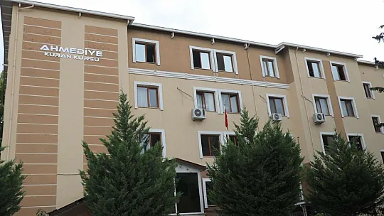 Şehrin en küçük kız hafızları