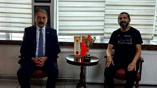 Keskin'den şampiyonuna plaket