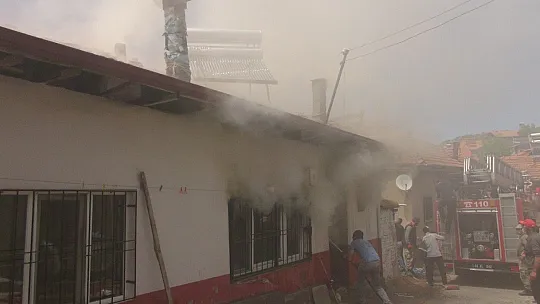 Gözyaşı içerisinde izledi
