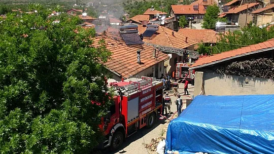 Gözyaşı içerisinde izledi
