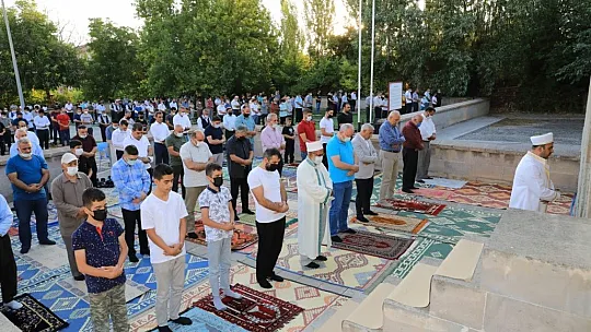 'Hayırlı bayramlar diliyorum'