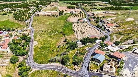 Asfalt çalışmalarını inceledi
