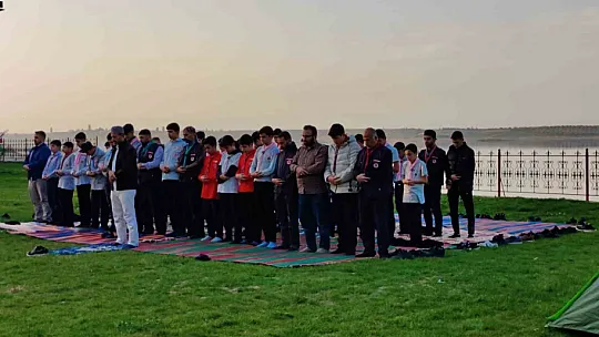 Kırkgöz Sahil Parkı'nda izcilik kampı