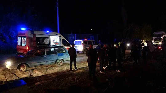 Taziyeden dönenlerin arasına daldı 3 yaralı