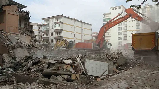 Malatya'da yıkımı bekleyen 22 bin bina var