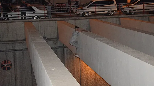 İntiharı polis engelledi
