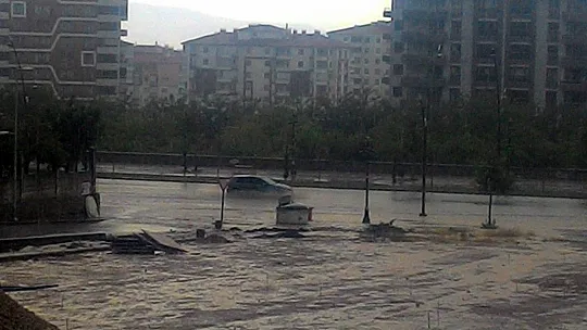 Sağanak etkili oldu