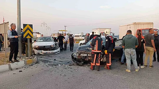 Malatya'da iki otomobil çarpıştı