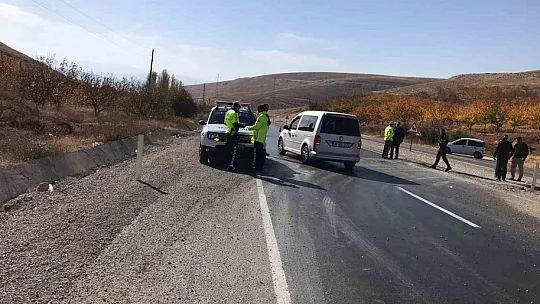 Malatya'da otomobil ile minibüs çarpıştı