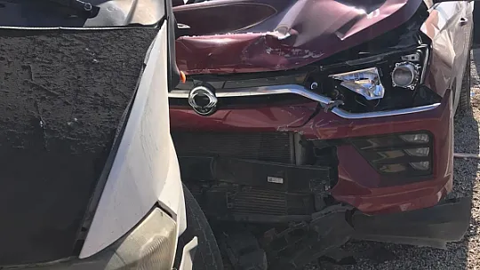 Malatya'da otomobil ile minibüs çarpıştı
