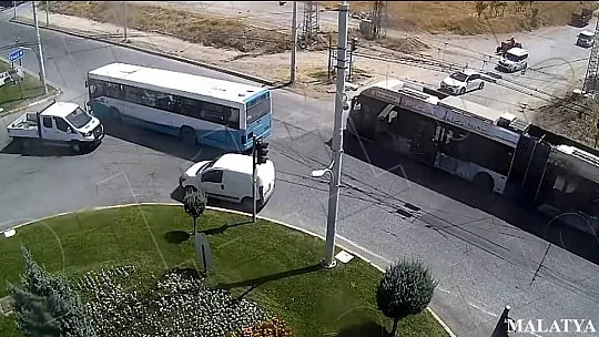 Malatya'da trafik kazaları kameraya yansıdı