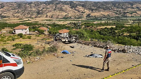 Kamyon şarampole uçtu