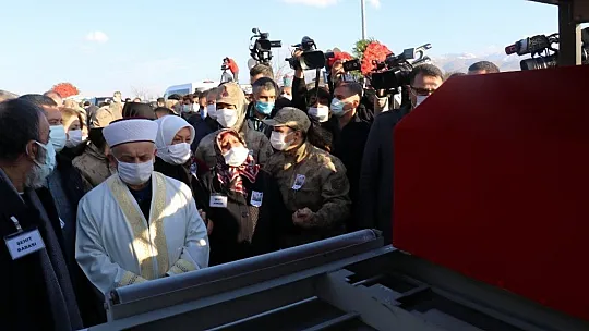 Şehit gözyaşlarıyla defnedildi