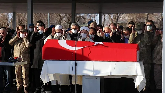 Şehit gözyaşlarıyla defnedildi