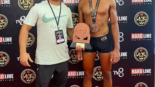 Bronz madalyayla döndü