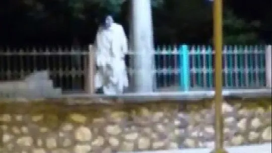 Mezarlıkta 'beyaz çarşaf' şakası