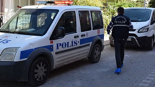Oğlunu ağır yaraladı