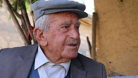 60 yıldır taşlara şekil veriyor