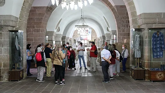 Turistik mekanlar hareketlendi