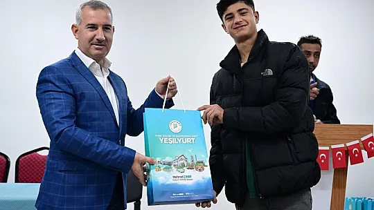 Yeşilyurt'ta öğrencilere hazırlık seti