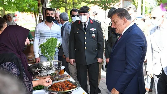 Yöresel ürünler sergilendi