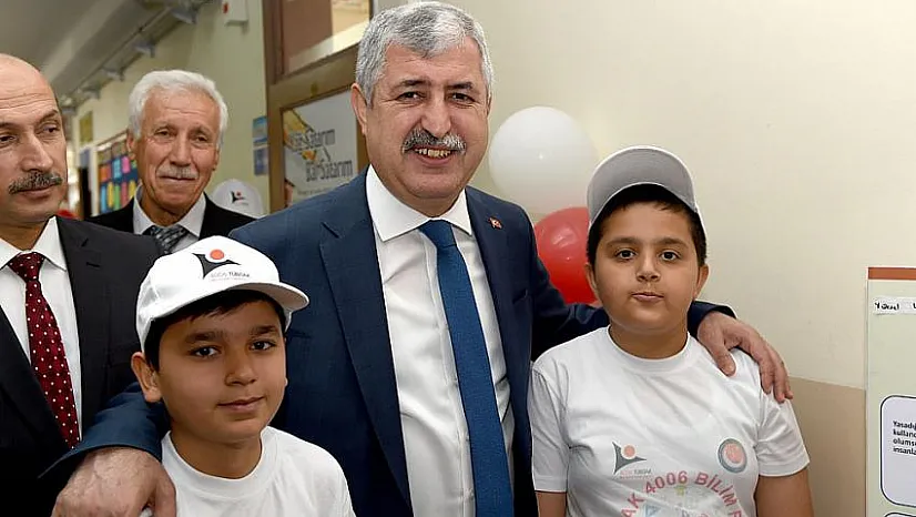 Başkan Polat bilim şenliğinde